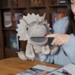 Zachte Knuffel Handpop Dinosaurus van Katoen De Knuffel