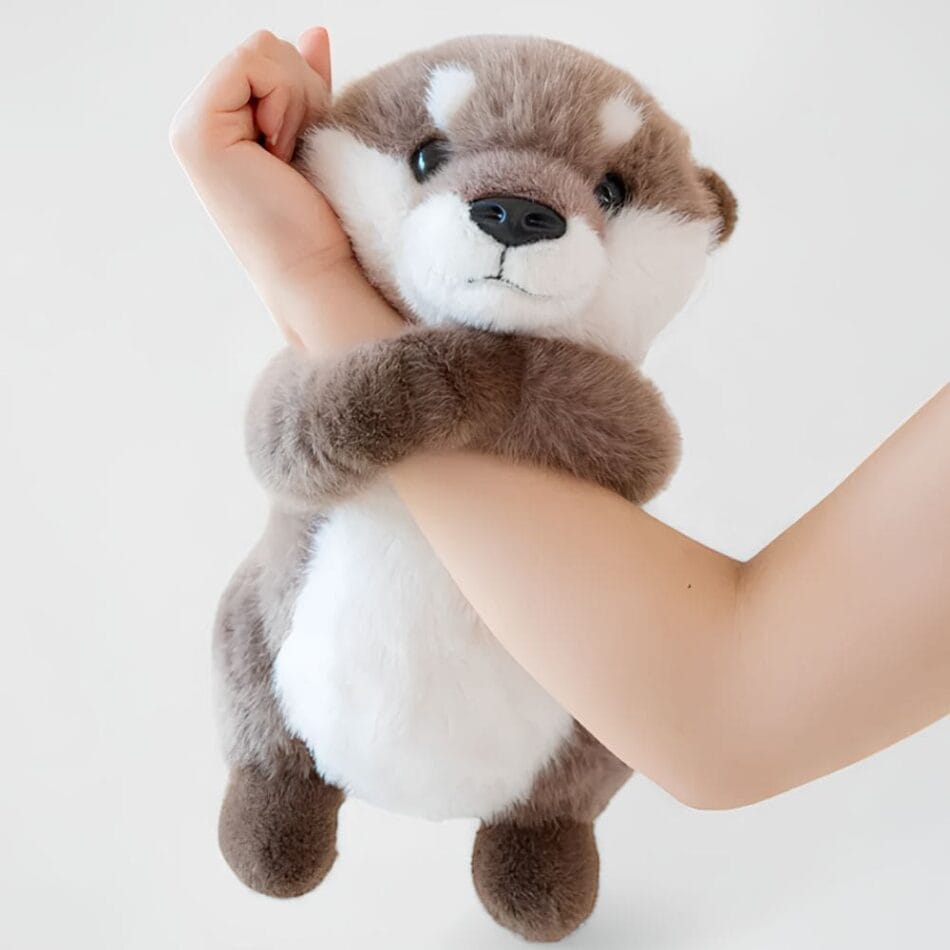 Zachte Staande Otter Knuffel Met Liefdevolle Blik De Knuffel